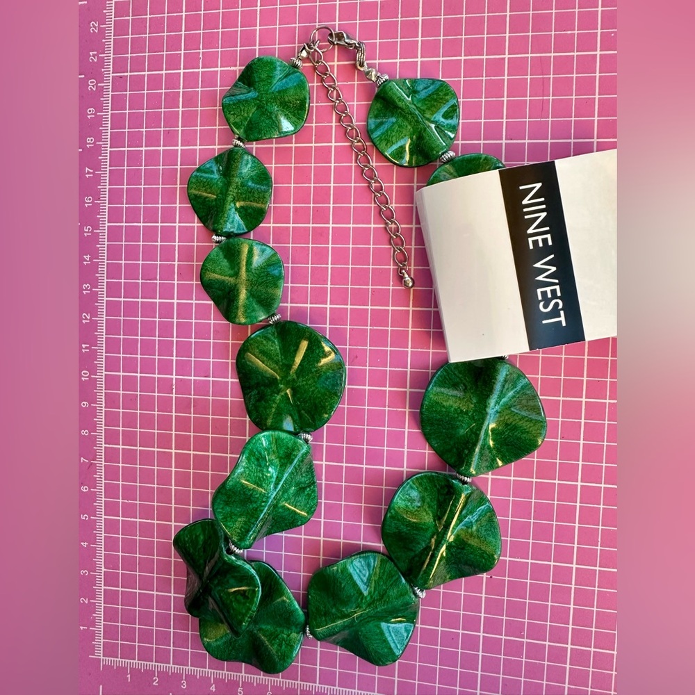 Nine West Vibrant Green lotus leaves Necklace 22” - Picture 6 of 8